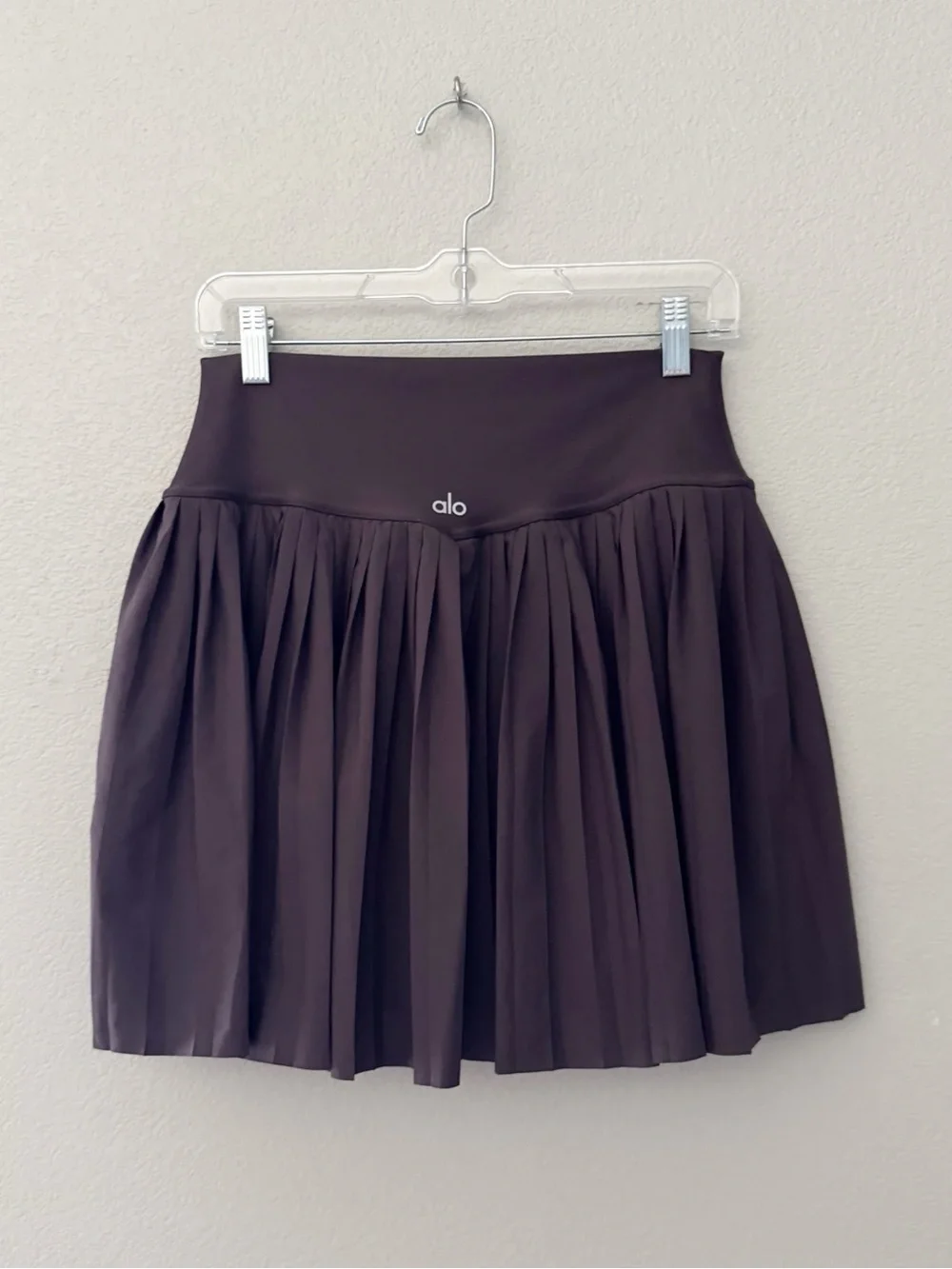 ALO Grand Slam Pleated Tennis Skirt Skort Large Raisin Purple Pickleball Golf
